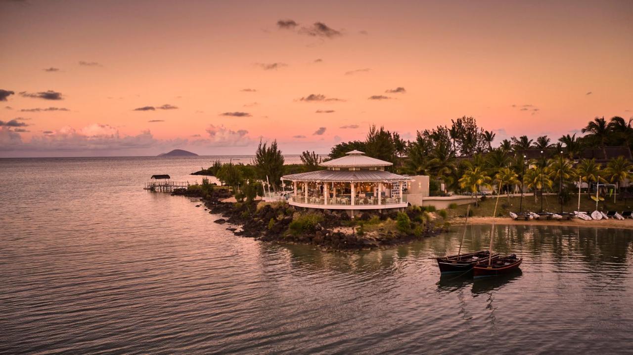 Lux* Grand Gaube Resort & Villas Exterior photo Sunset at the Atlantis Paradise Island