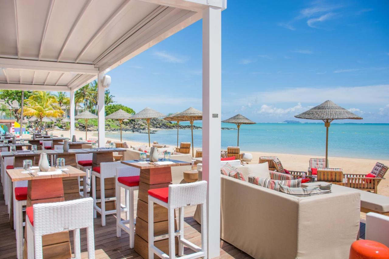 Lux* Grand Gaube Resort & Villas Exterior photo Beachfront dining at the resort