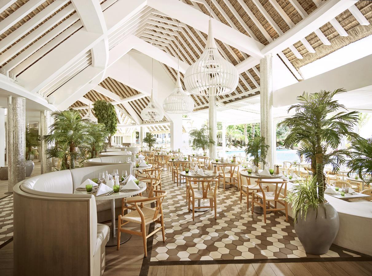 Lux* Grand Gaube Resort & Villas Exterior photo The restaurant