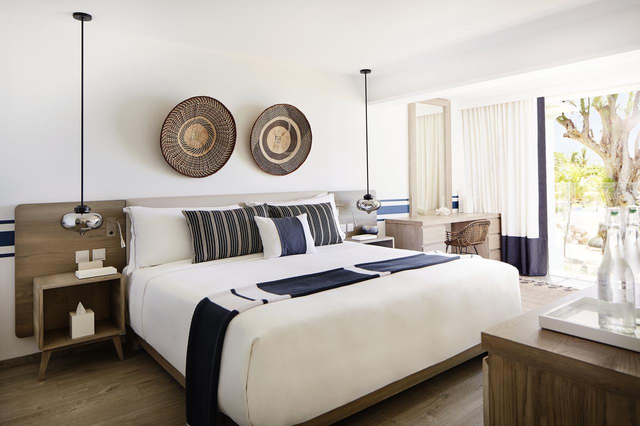 Lux* Grand Gaube Resort & Villas Exterior photo Deluxe Oceanfront